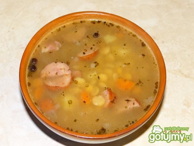 Zupa grochowa z boczkiem i kiełbasą