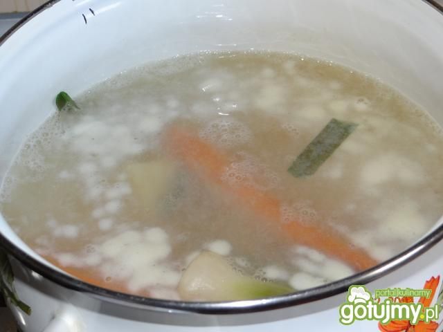 Zupa grochowa z boczkiem i kiełbasą