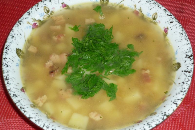 Zupa grochowa z boczkiem i natką