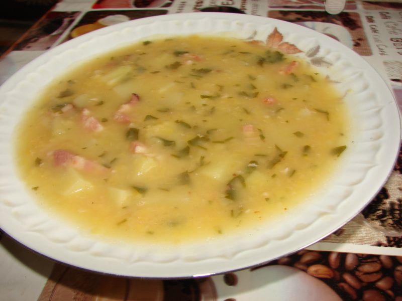 Zupa grochowa z boczkiemZupa grochowa