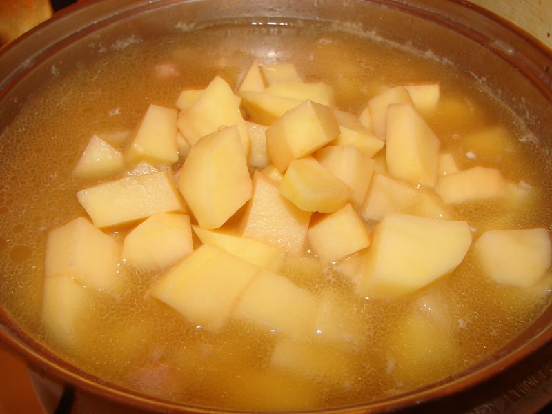 Zupa grochowa z boczkiemZupa grochowa