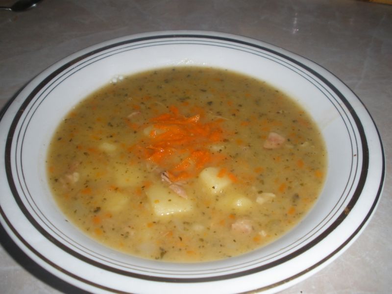 Zupa grochowa z kiebasą  Zupa grochowa z kiebasą