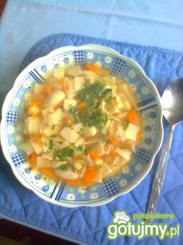 Zupa grochowa z łazankami