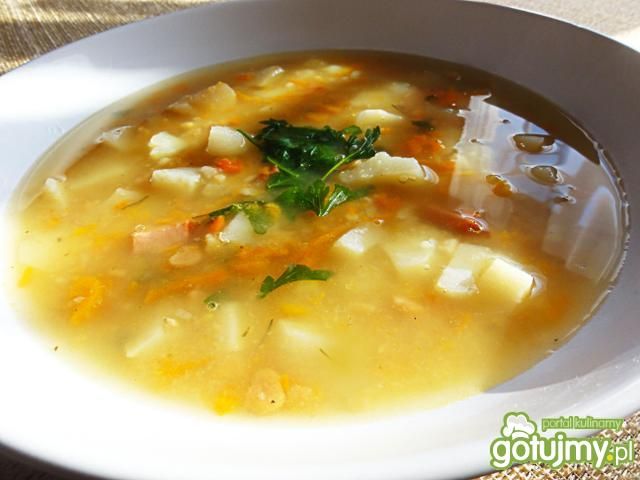 Zupa grochowa z marchewką