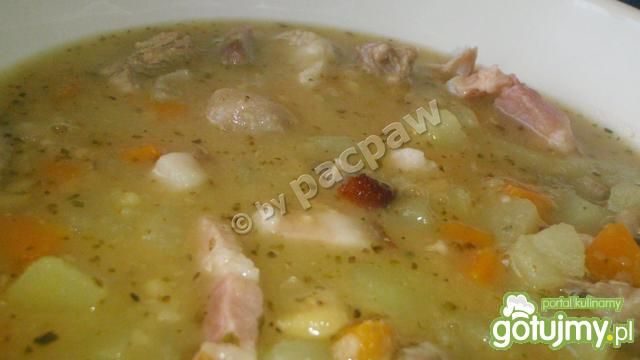 Zupa grochowa z wkładką golonkową Zupa grochowa z wkładką golonkową