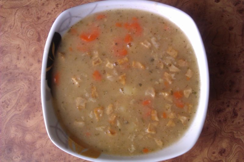 Zupa grochowa ze skwarkami Zupa grochowa ze skwarkami