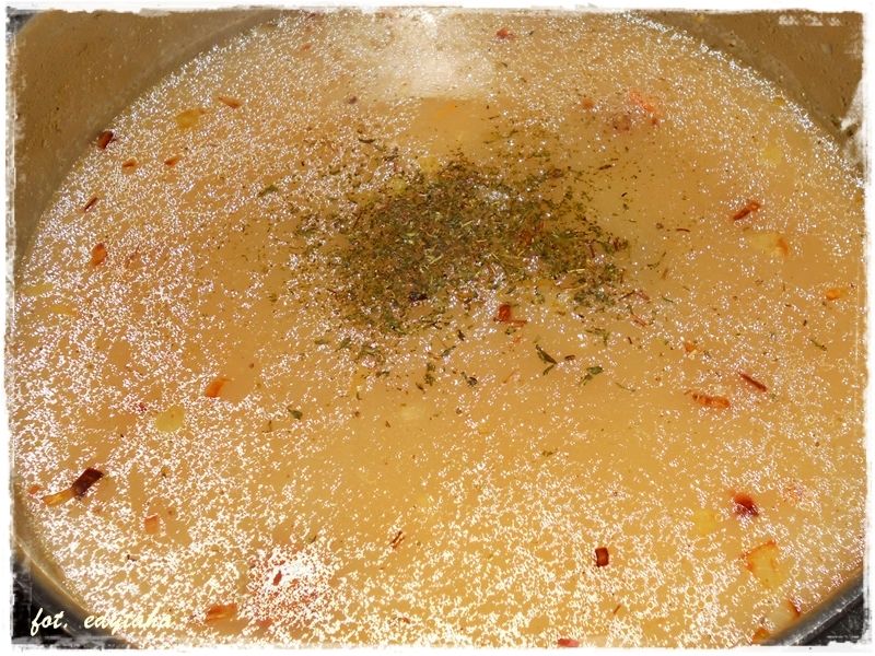 Zupa grzybowa na indyczych szyjkach