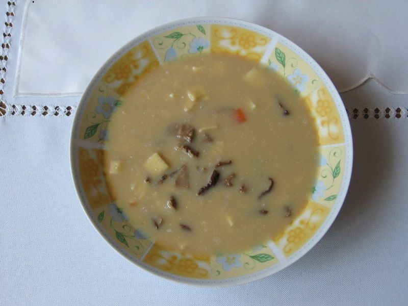 Zupa grzybowa z łazankami