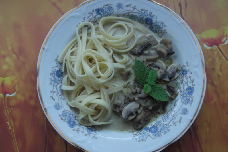 Zupa grzybowa z makaronem