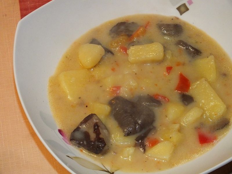Zupa grzybowa z porem i papryką