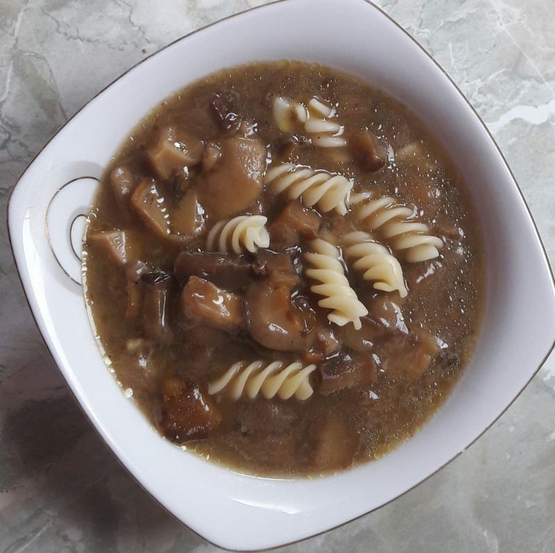 Zupa grzybowa ze świeżych grzybów
