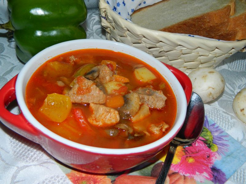 Zupa gulaszowa 