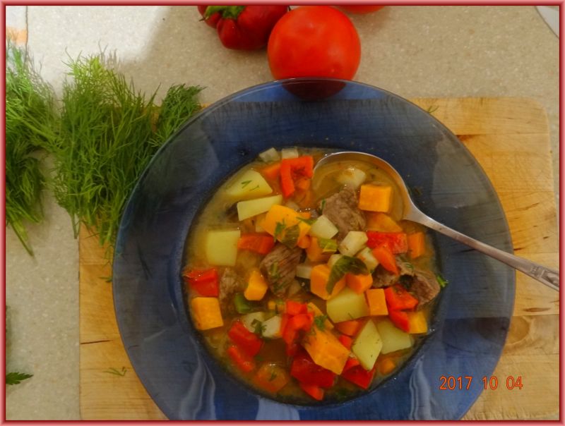 Zupa gulaszowa z batatami Zupa gulaszowa z batatami