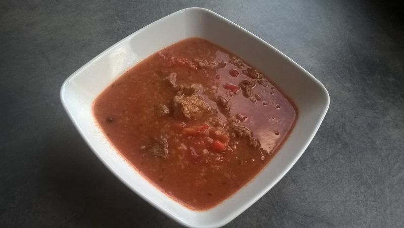 Zupa gulaszowa z kaszą orkiszową