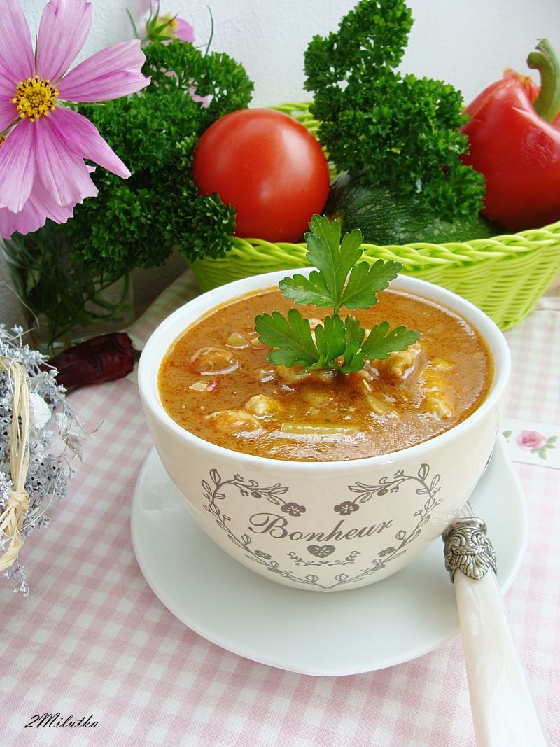 Zupa gulaszowa z kurczakiem