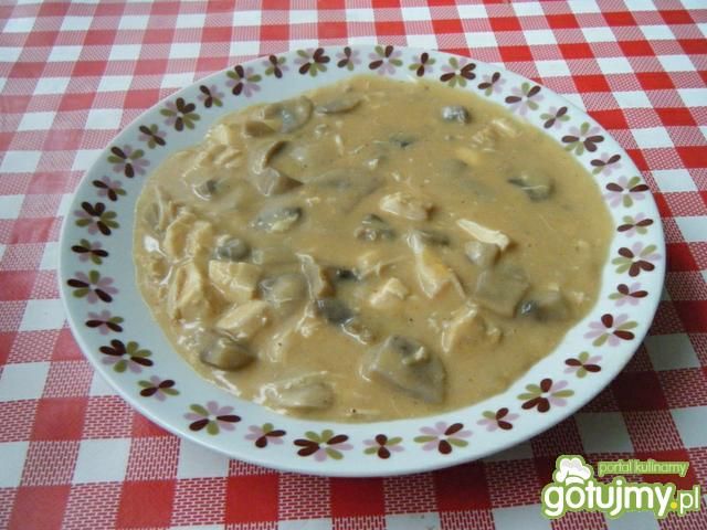 Zupa gulaszowa z pieczarkami  Zupa gulaszowa z pieczarkami