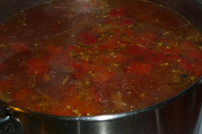 Zupa gulaszowa z pieczarkami i papryką Zupa gulaszowa z pieczarkami i papryką