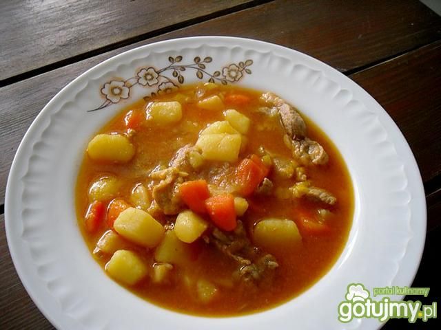 Zupa gulaszowa z warzywami Zupa gulaszowa z warzywami