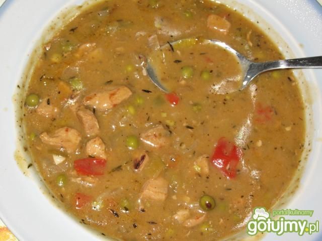 Zupa gulaszowa z zielonym groszkiem Zupa gulaszowa z zielonym groszkiem