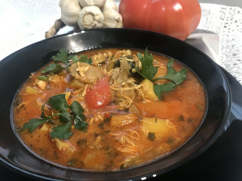 Zupa "gyros" z kurczakiem, papryką i pieczarkami
