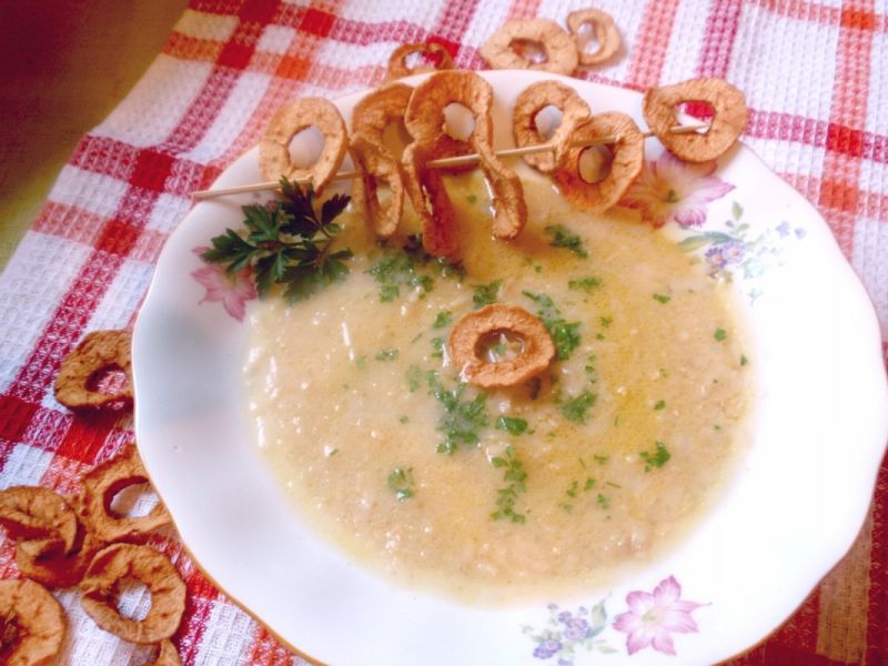 Zupa jabłkowa z czipsami  Zupa jabłkowa z czipsami