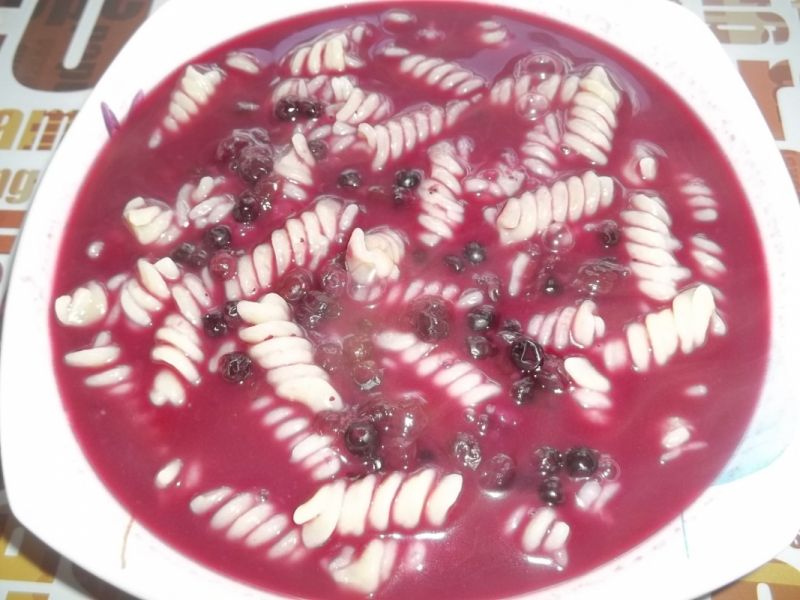 Zupa jagodowa z makaronem
