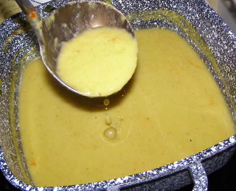 Zupa jarzynowa kremowa z grzankami tymiankowymi