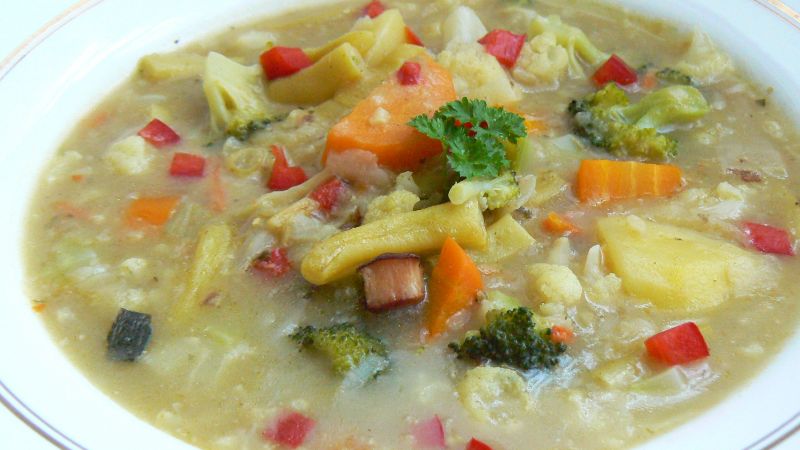 Zupa jarzynowa na kapuście zasmażanej