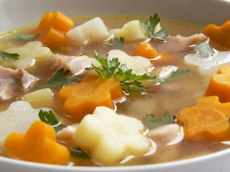 Zupa jarzynowa w trzech kolorach