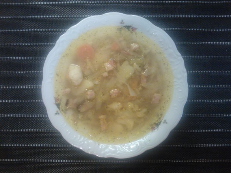 Zupa jarzynowa z białą kapustą