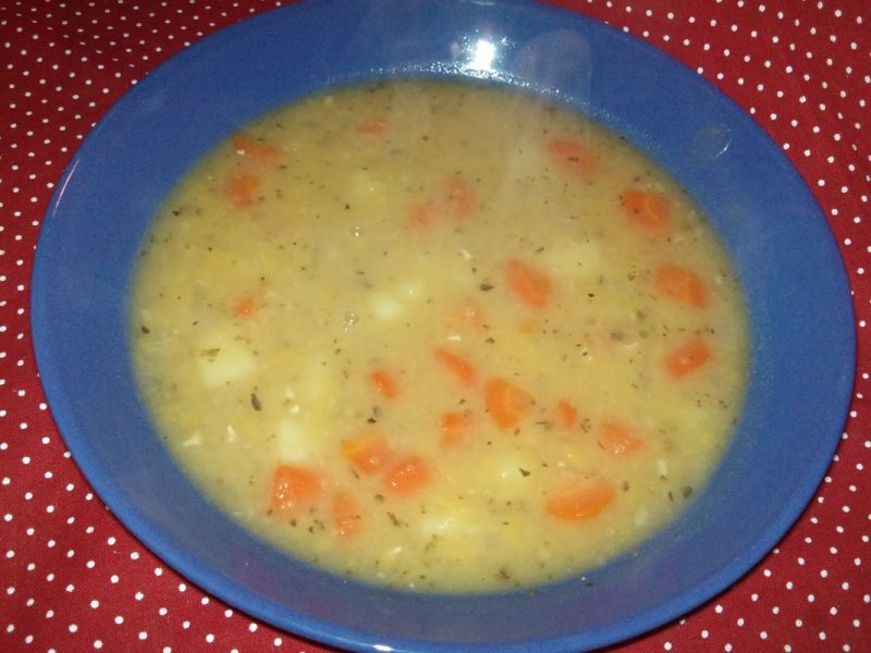 Zupa jarzynowa z grochem