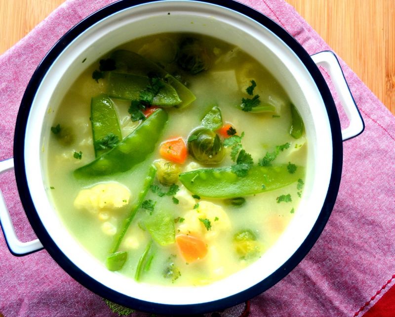 Zupa jarzynowa z groszkiem cukrowym