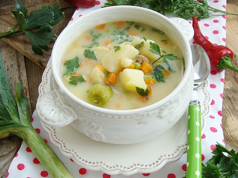 Zupa jarzynowa z indykiem