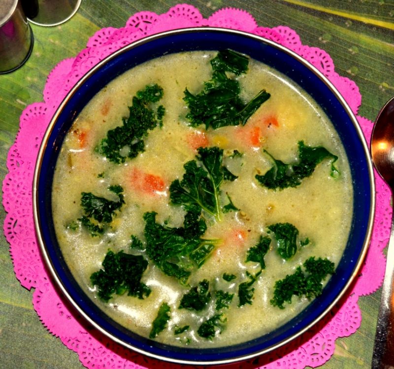 Zupa jarzynowa z jarmużem 