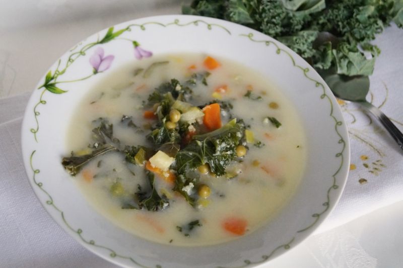 Zupa jarzynowa z jarmużem i kaszą jaglaną  Zupa jarzynowa z jarmużem i kaszą jaglaną