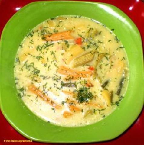 Zupa jarzynowa z kolorowym makaronem :