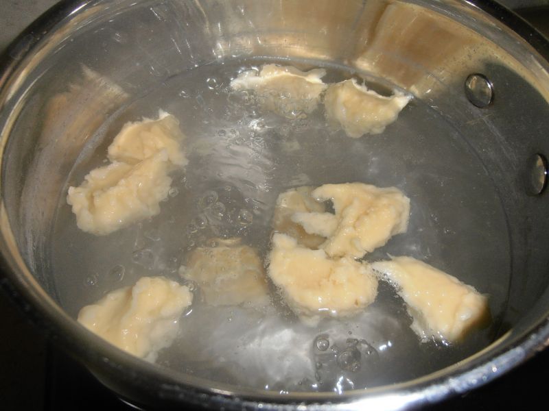 Zupa jarzynowa z parzonymi kluseczkami sezamowymi