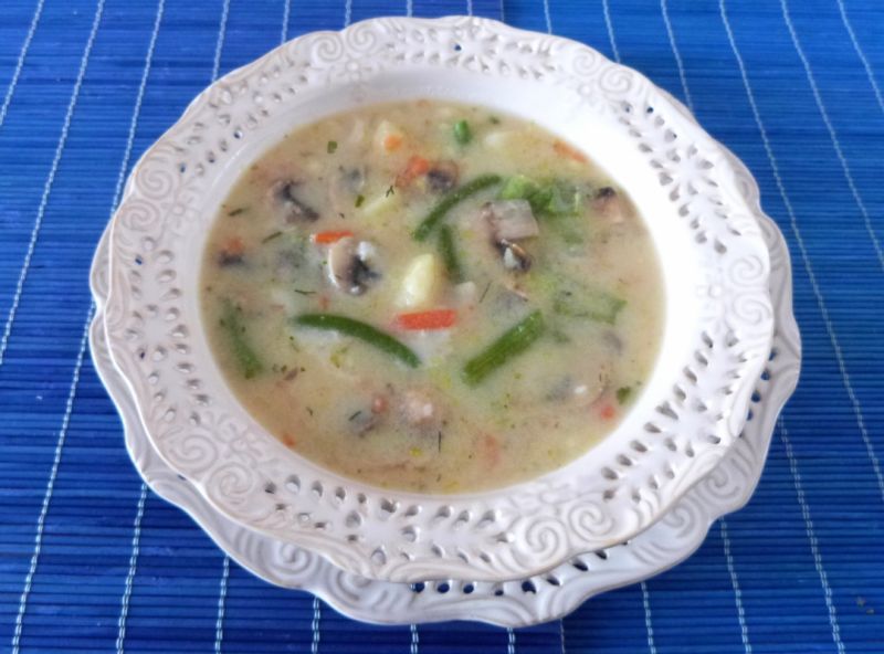 Zupa jarzynowa z pieczarkami Zupa jarzynowa z pieczarkami