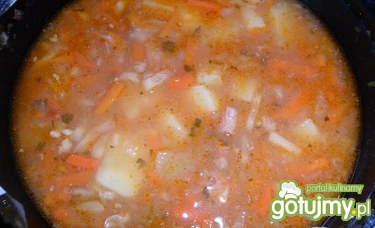 Zupa jarzynowa z ziemniakami i kiełbaską Zupa jarzynowa z ziemniakami i kiełbaską