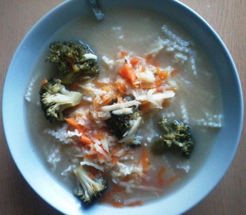 Zupa jarzynowo-brokułowa z makaronem