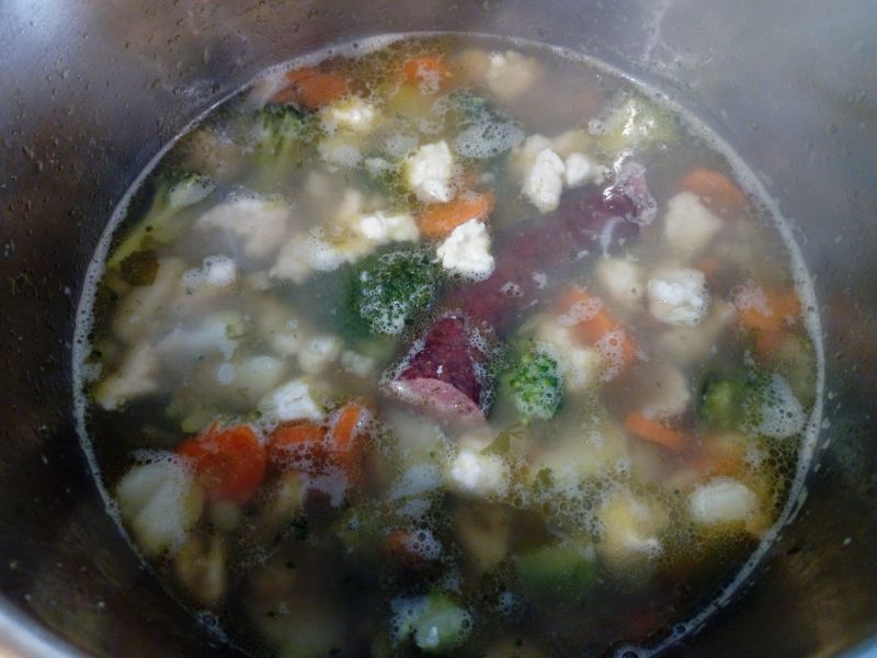 Zupa jarzynowo-brokułowa z zacierkami