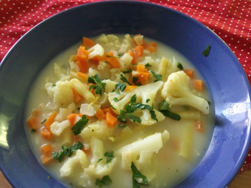 Zupa kalafiorowa z fasolką