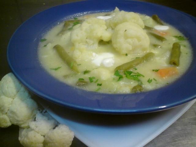 Zupa kalafiorowa z fasolką szparagową Zupa kalafiorowa z fasolką szparagową