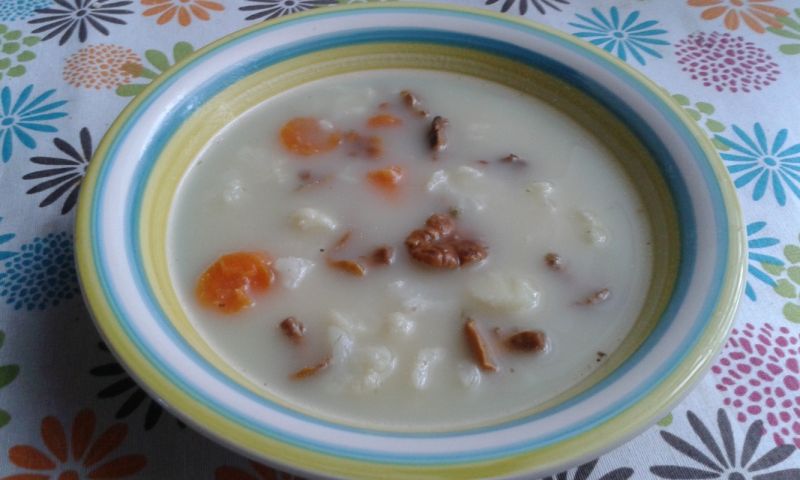 Zupa kalafiorowa z kurkami