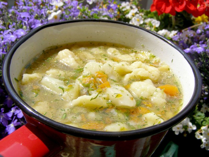 Zupa kalafiorowa z lanymi kluskami Zupa kalafiorowa z lanymi kluskami