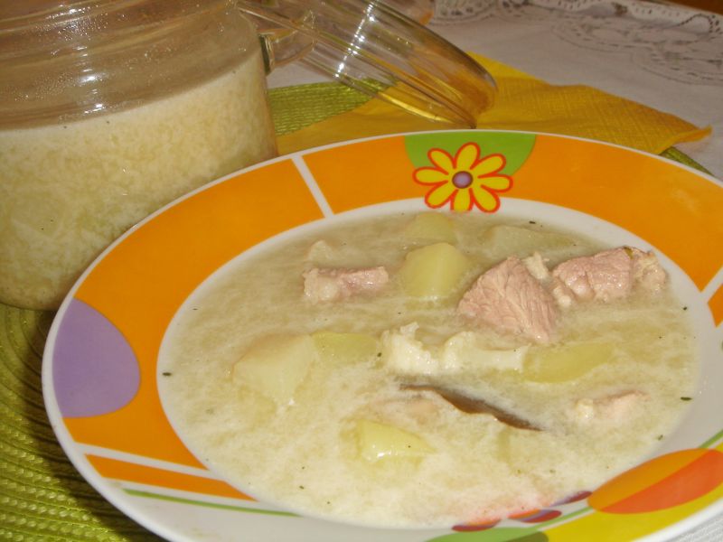Zupa kalafiorowa z mięsem i kalarepą Zupa kalafiorowa z mięsem i kalarepą