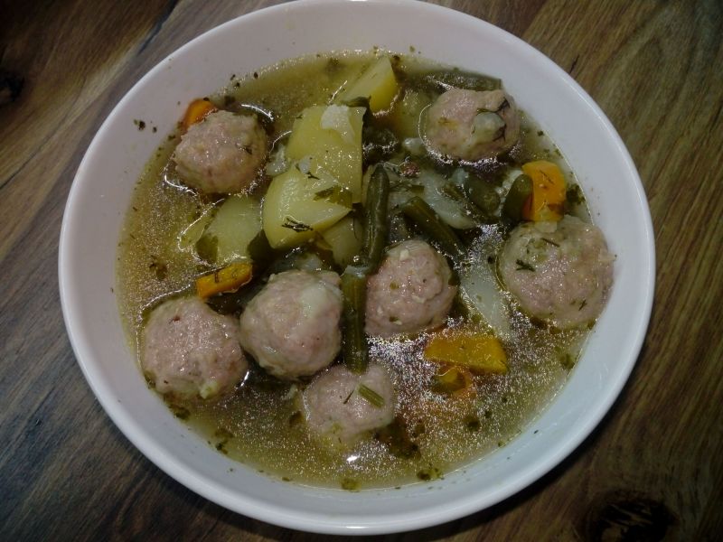 Zupa kalafiorowo-fasolkowa z pulpecikami