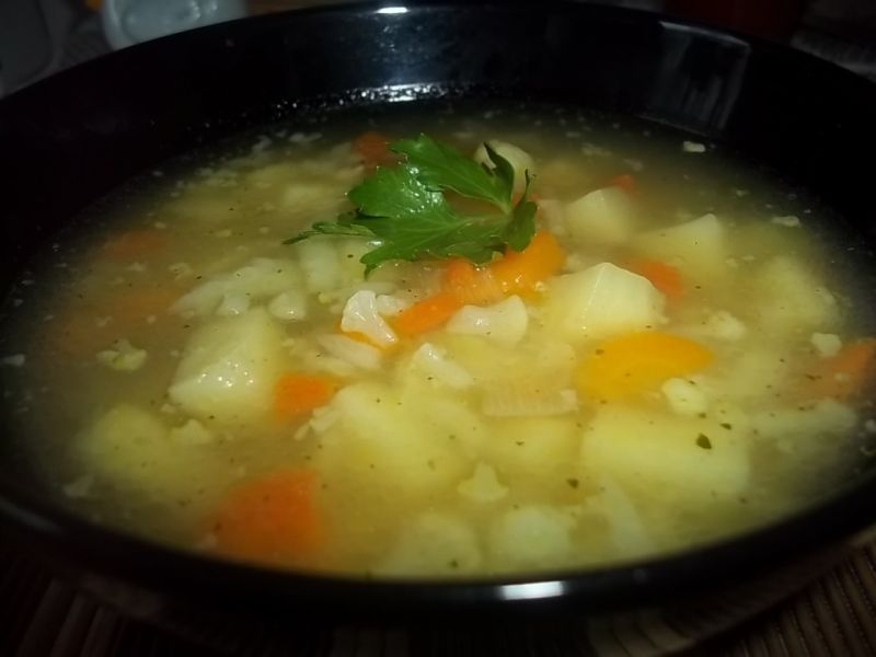 Zupa kalafiorowo-groszkowa