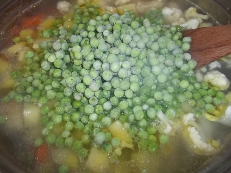 Zupa kalafiorowo-groszkowa