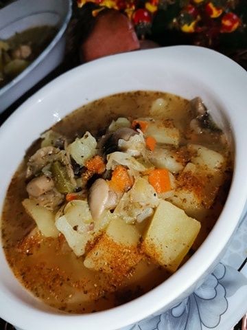 Zupa kapuśniak z marynowanymi grzybami ( opieńki ) Zupa kapuśniak z marynowanymi grzybami ( opieńki )